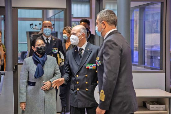 Roma - Visita del ministro degli Interni del Regno Unito al Centro operativo nazionale guardia costiera