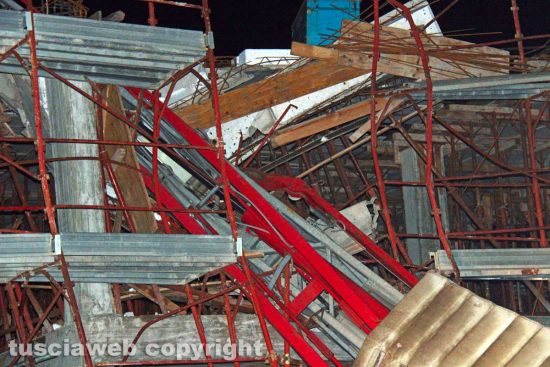 Viterbo - Crolla una gru alla Quercia