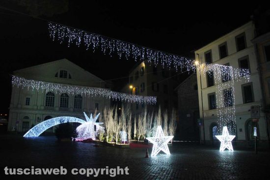 Viterbo - Le luminarie in piazza del Teatro