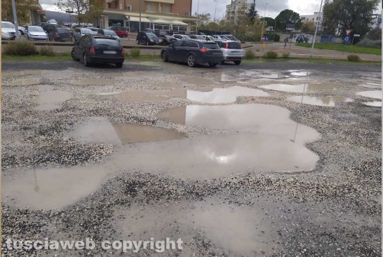 Tribunale - I crateri del parcheggio quando piove