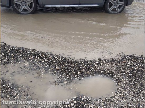 Tribunale - I crateri del parcheggio quando piove