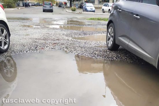 Tribunale - I crateri del parcheggio quando piove