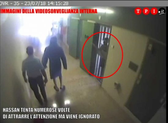 Mammagialla - Hannan Sharaf chiede aiuto dopo essersi procurato dei tagli alle braccia