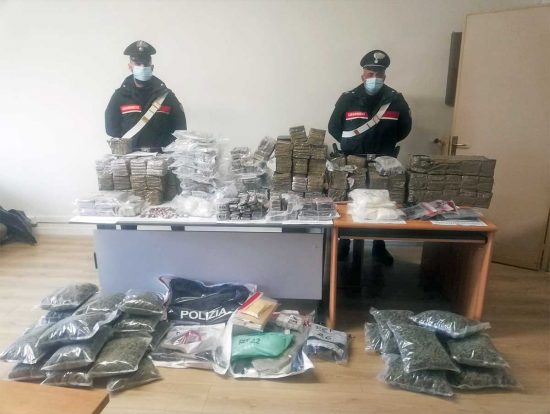 Carabinieri - Maxi sequestro di droga a Nepi