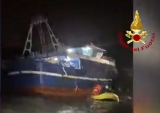 Cagliari - Naufragio di due pescherecci davanti alle coste della Sardegna