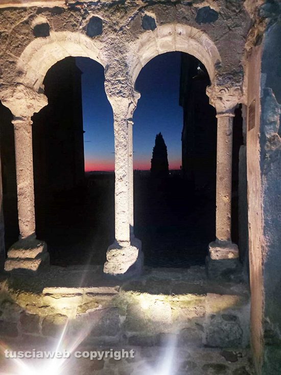 Viterbo - Il chiostro esterno dell'abbazia di San Martino al Cimino