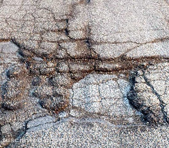Viterbo - Buche sulle strade della Quercia