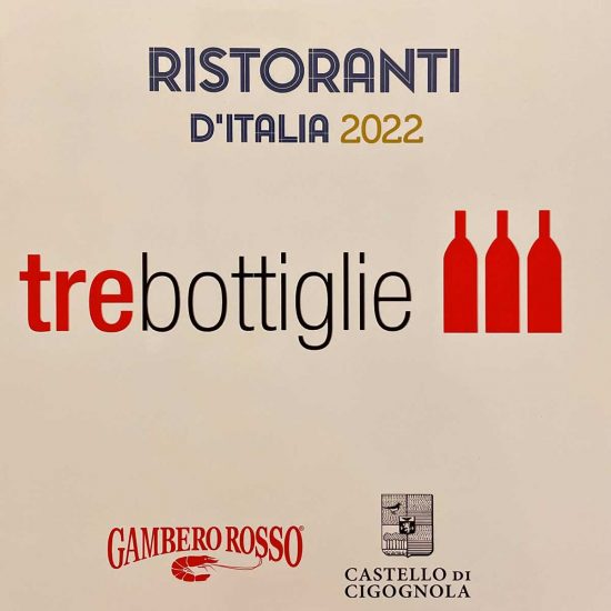 Il riconoscimento "Tre Bottiglie" all'enoteca Quattro Ruote