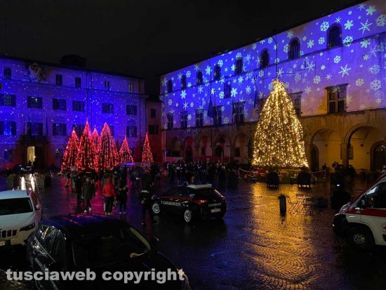 Viterbo - L'accensione dell'albero di Natale a piazza del Comune