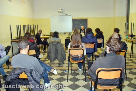 Viterbo - liceo Ruffini occupato - L'incontro tra Carlo Galeotti e gli studenti