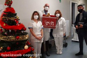 Viterbo - Il cappellano don Dante e i collaboratori della cappella del Buon Samaritano al Belcolle