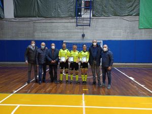 Sport - Calcio a 5 - Al centro la terna arbitrale che ha diretto la finale a Montefiascone