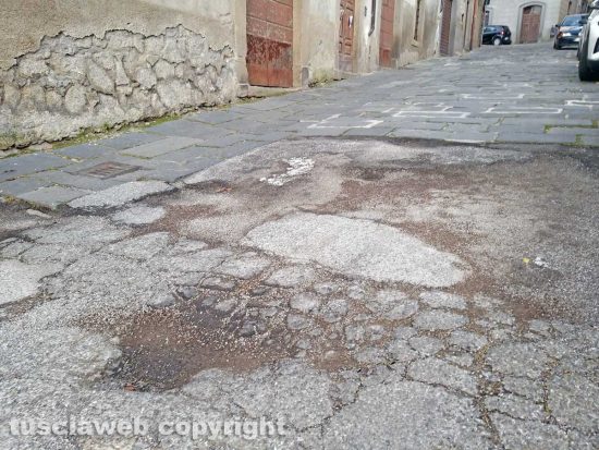 Montefiascone - La pavimentazione in via Nazionale