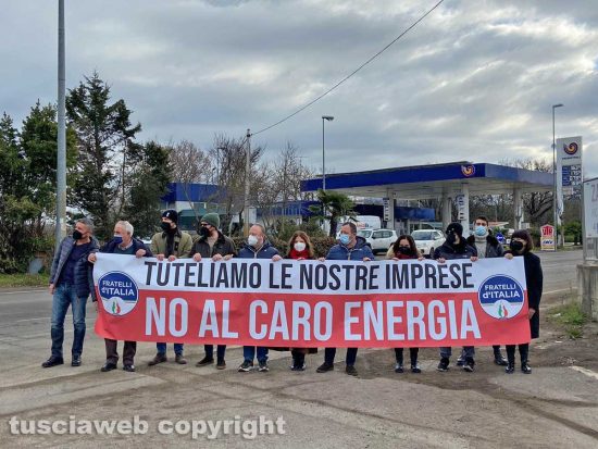 Viterbo - La manifestazione di FdI contro il caro energia