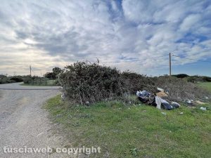 Tarquinia - Discarica a cielo aperto a Sant'Agostino