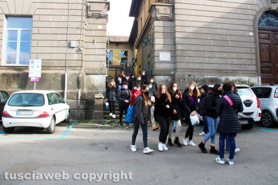 Viterbo - Il ritorno a scuola degli studenti dopo le vacanze di Natale