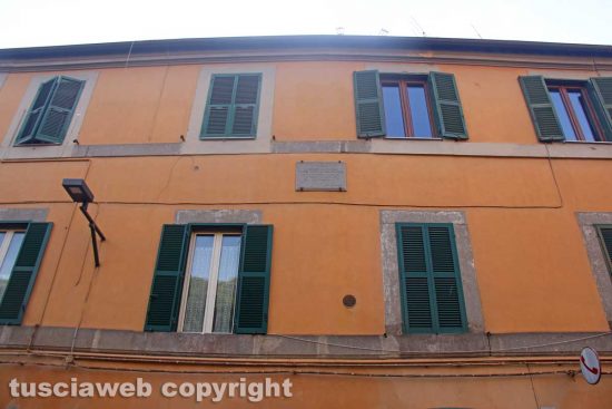Viterbo - L'epigrafe in via della Verità