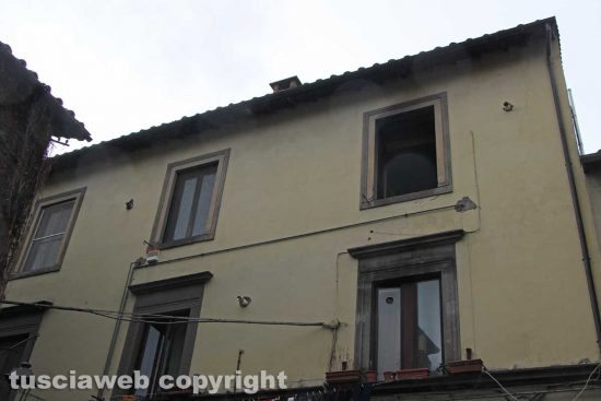 Viterbo - Appartamento in fiamme in via del Ginnasio