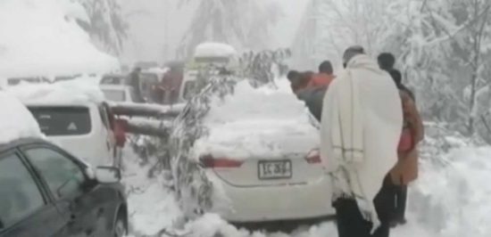 Bufera di neve in Pakistan