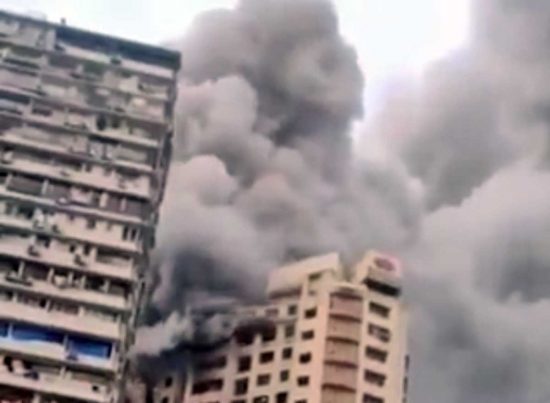 L'incendio nel palazzo a sud di Mumbai