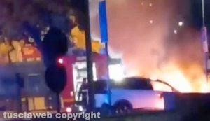 Viterbo - Terza auto in fiamme in tre giorni.