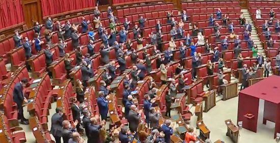 Elezione Mattarella - L'applauso del parlamento
