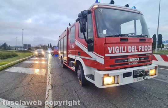 Viterbo - Auto cappotta sulla Cassia Nord