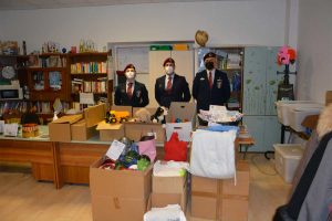 I paracadutisti viterbesi hanno donato indumenti e giocattoli alle famiglie bisognose