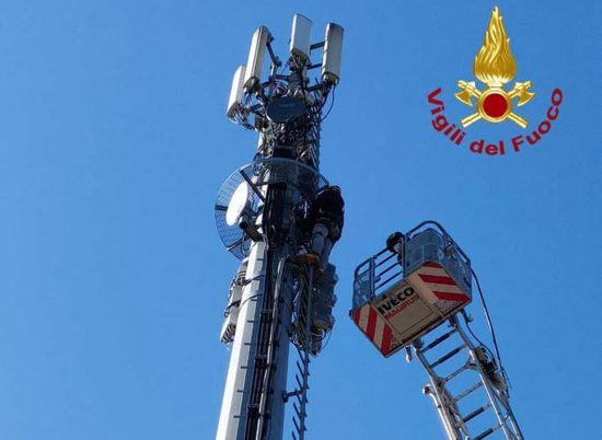 Vasanello - Operaio bloccato a 23 metri di altezza