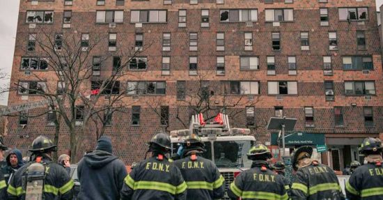 New York - Incendio in un palazzo nel Bronx