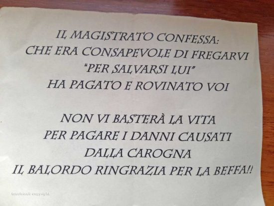 Viterbo - Bigliettini nelle cassette della posta delle abitazioni di Grotte Santo Stefano