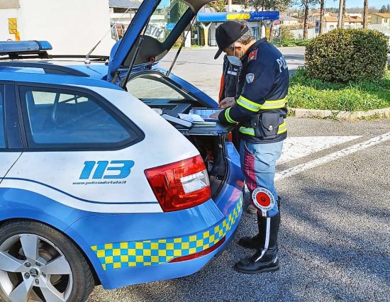 Terni - Controlli della polizia stradale