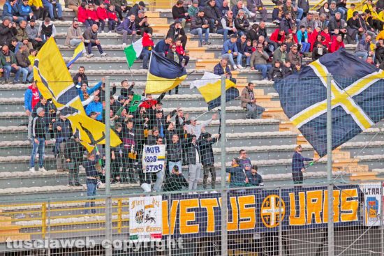 Sport - Calcio - Viterbese - I tifosi in curva