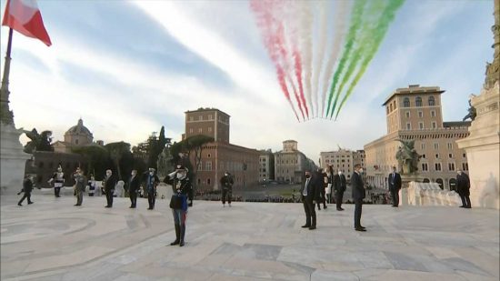 Sergio Mattarella all'altare della patria