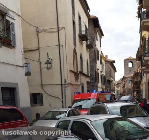 Viterbo - Cade dal tetto in via La Fontaine