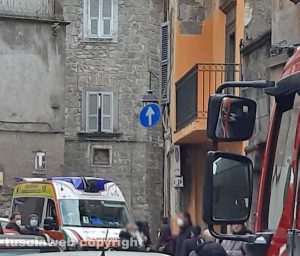 Viterbo - Cade dal tetto in via La Fontaine