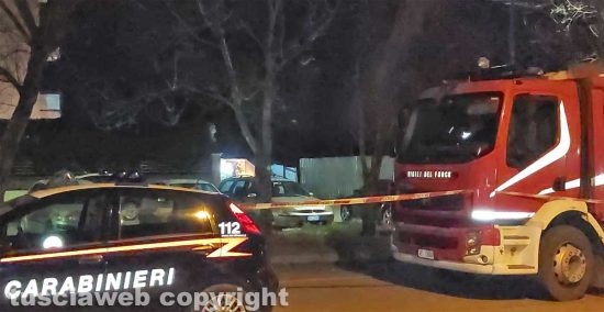 Civita Castellana - Carabinieri e vigili del fuoco in via Berlinguer