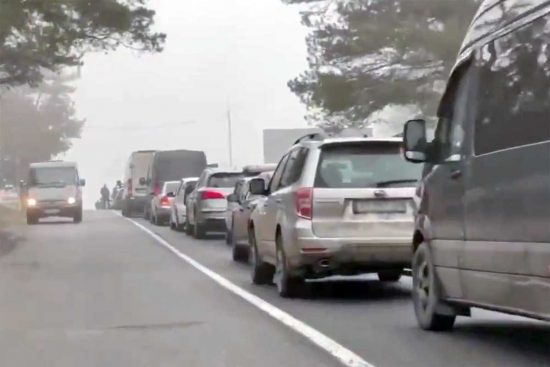 Cittadini ucraini cercano di lasciare il paese