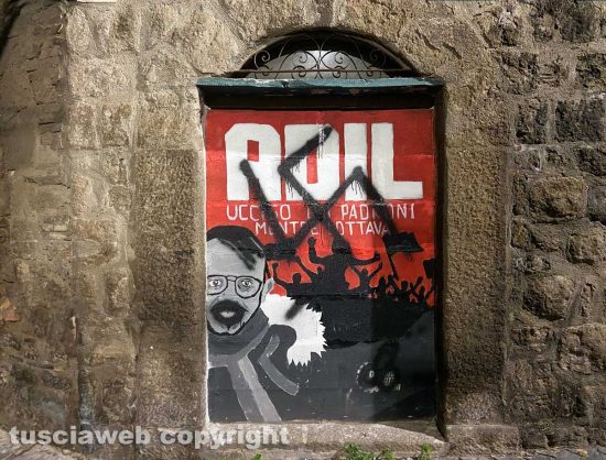 Viterbo - Il murale dedicato ad Adil Belakhdim imbrattato con una svastica