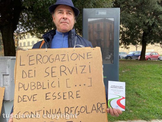 Viterbo - La manifestazione contro il green pass