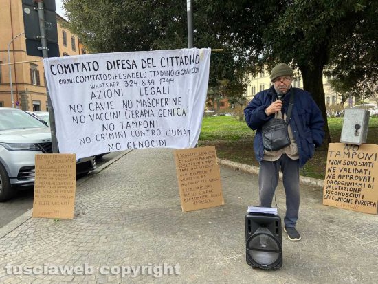 Viterbo - La manifestazione contro il green pass