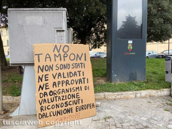 Viterbo - La manifestazione contro il green pass