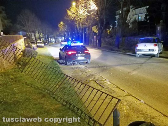 Montefiascone - Auto si sfrena e finisce sulla Umbro Casentinese
