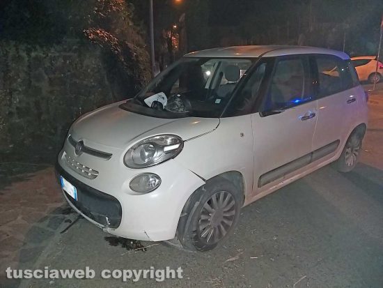Montefiascone - Auto si sfrena e finisce sulla Umbro Casentinese