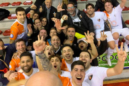 Sport - Calcio a cinque - Active network - La squadra festeggia la vittoria