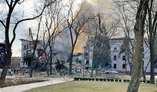 Guerra in Ucraina -Mariupol - Il teatro bombardato