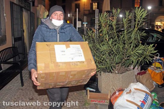 Viterbo - Raccolta di aiuti al Bar 103 di piazza Fontana grande
