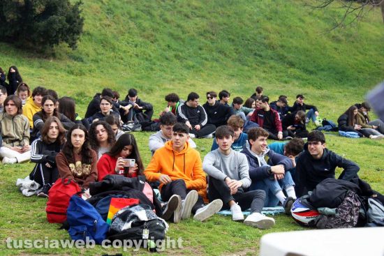 Viterbo - L'assemblea operai-studenti a Valle Faul