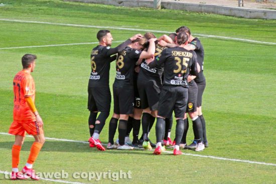 Sport - Calcio - Viterbese - L'esultanza dei gialloblù