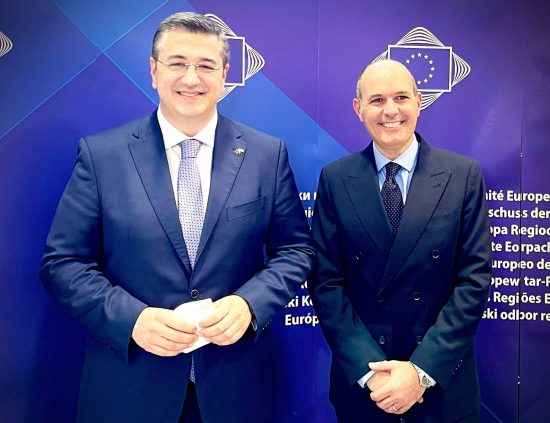 Marsiglia - Il Presidente del Comitato delle regioni, Apostolos Tzitzikostas, e Il sindaco di Montalto di Castro Sergio Caci